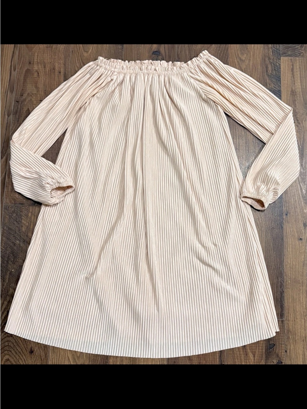 Women's Off-Shoulder Long Sleeve Pleated Dress — Cream